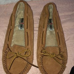 *NEVER WORN* Minnetonka Moccasins